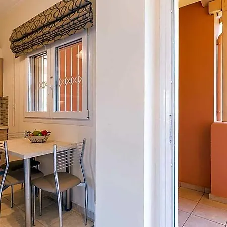 Hotel Bella De Lux Apts 4*