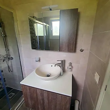 Bella De Lux Apts Hotel