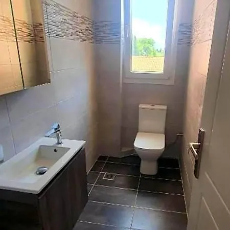 Bella De Lux Apts 4*