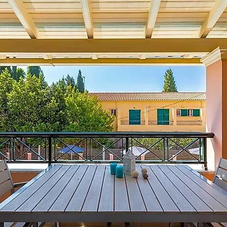 Bella De Lux Apts Hotel